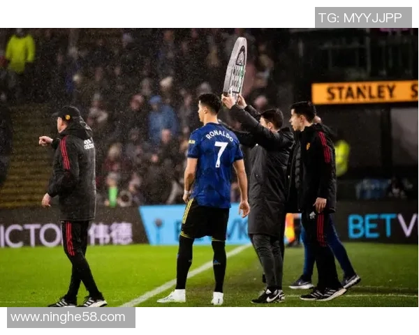 曼联主场迎战埃弗顿防线薄弱难挡红魔锋芒